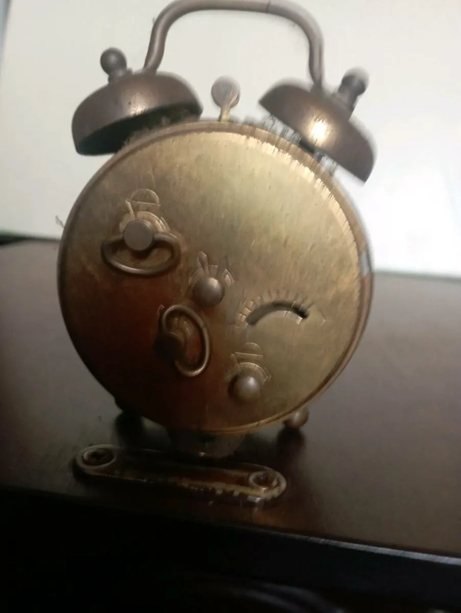 RARE  FIND VINTAGE GERMAN BLESSING ALRME CLOCK. - Image 2