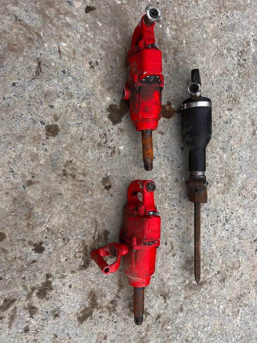 Pneumatic 1” impact gun