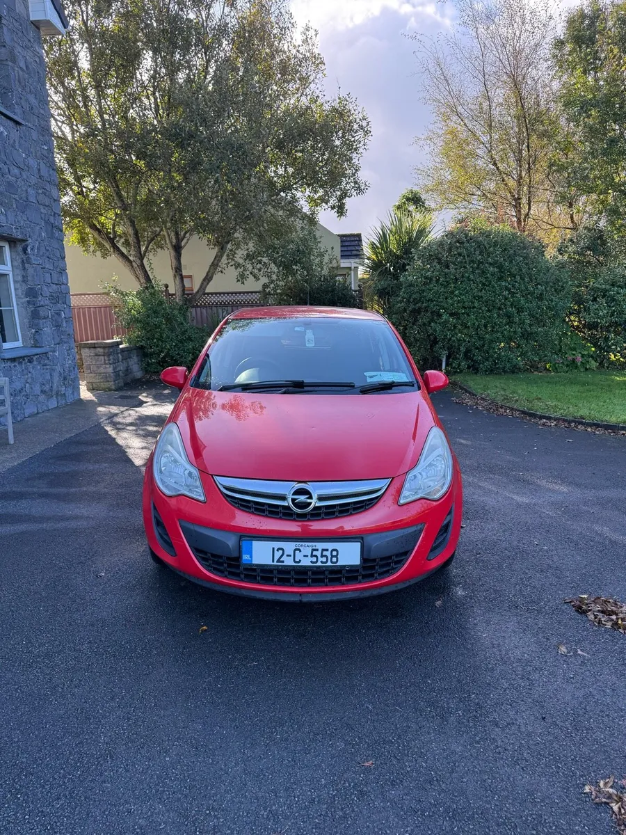 Red Opel Corsa 2012 - Image 1
