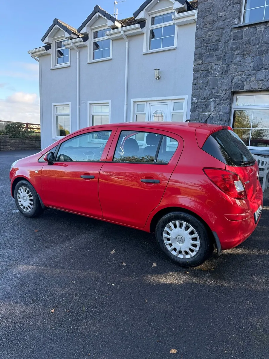 Red Opel Corsa 2012 - Image 2