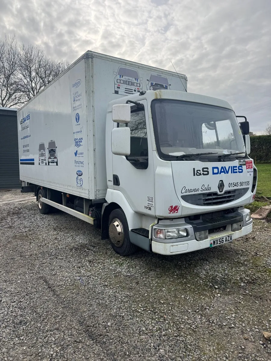 Renault service truck. Needs engine - Image 1