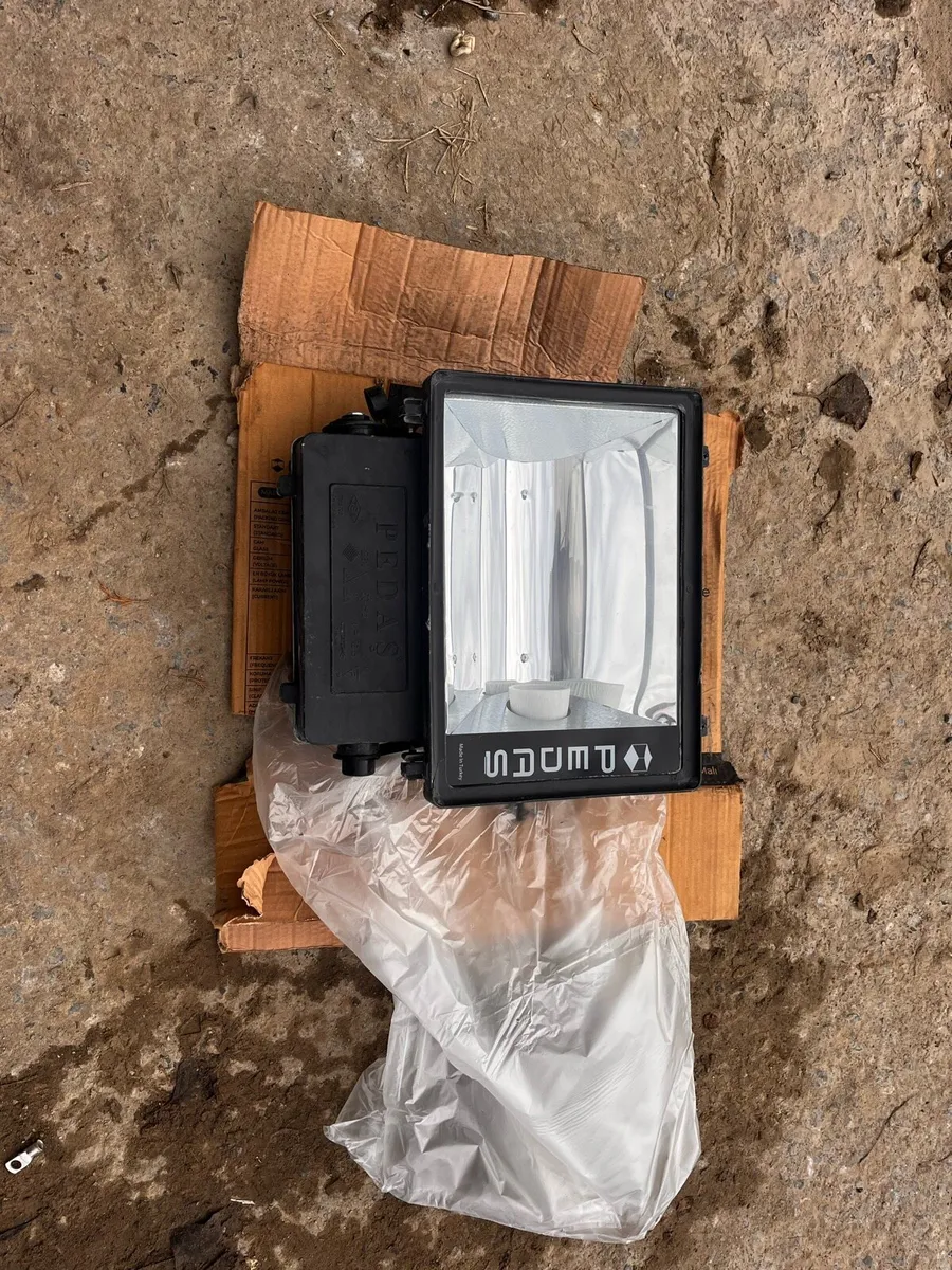 Floodlights x8 - Image 2