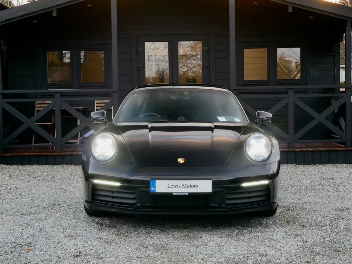 Porsche 911 2020 - Image 2