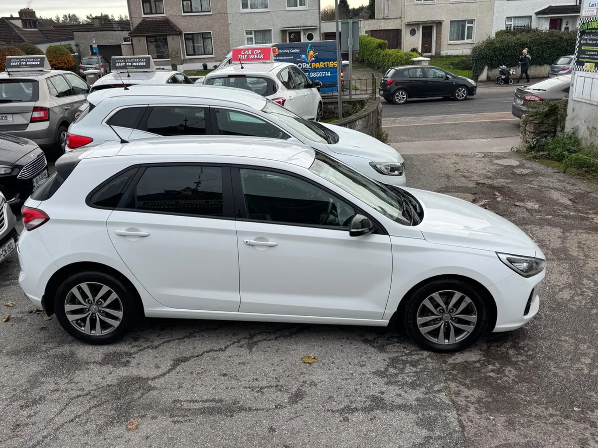 Hyundai i30 Low mileage Diesel deluxe - Image 2