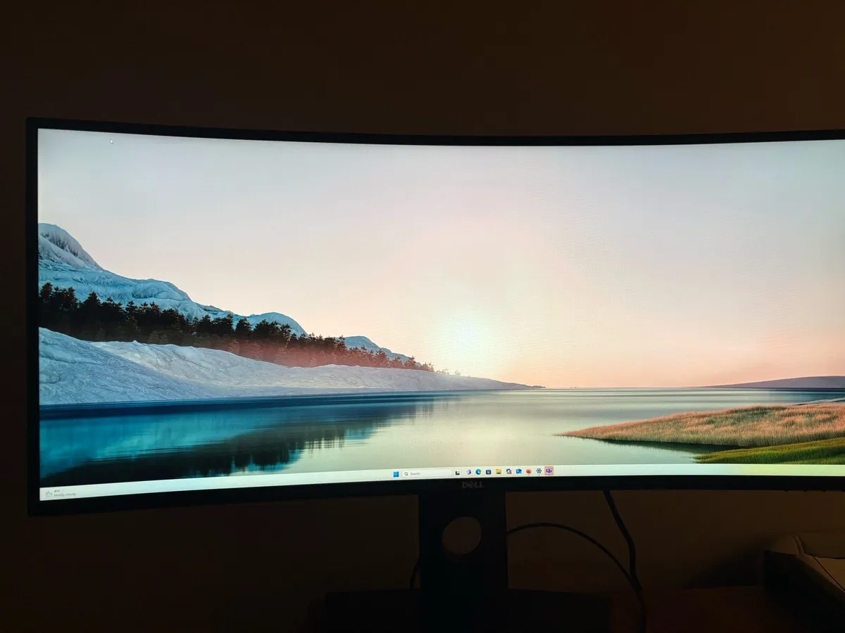 Dell Ultra Sharpe U3419W34” Curve Monitor - Image 1