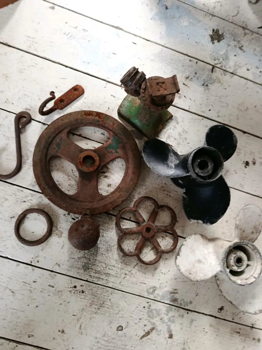 Rusty gold interesting & unique - Image 1