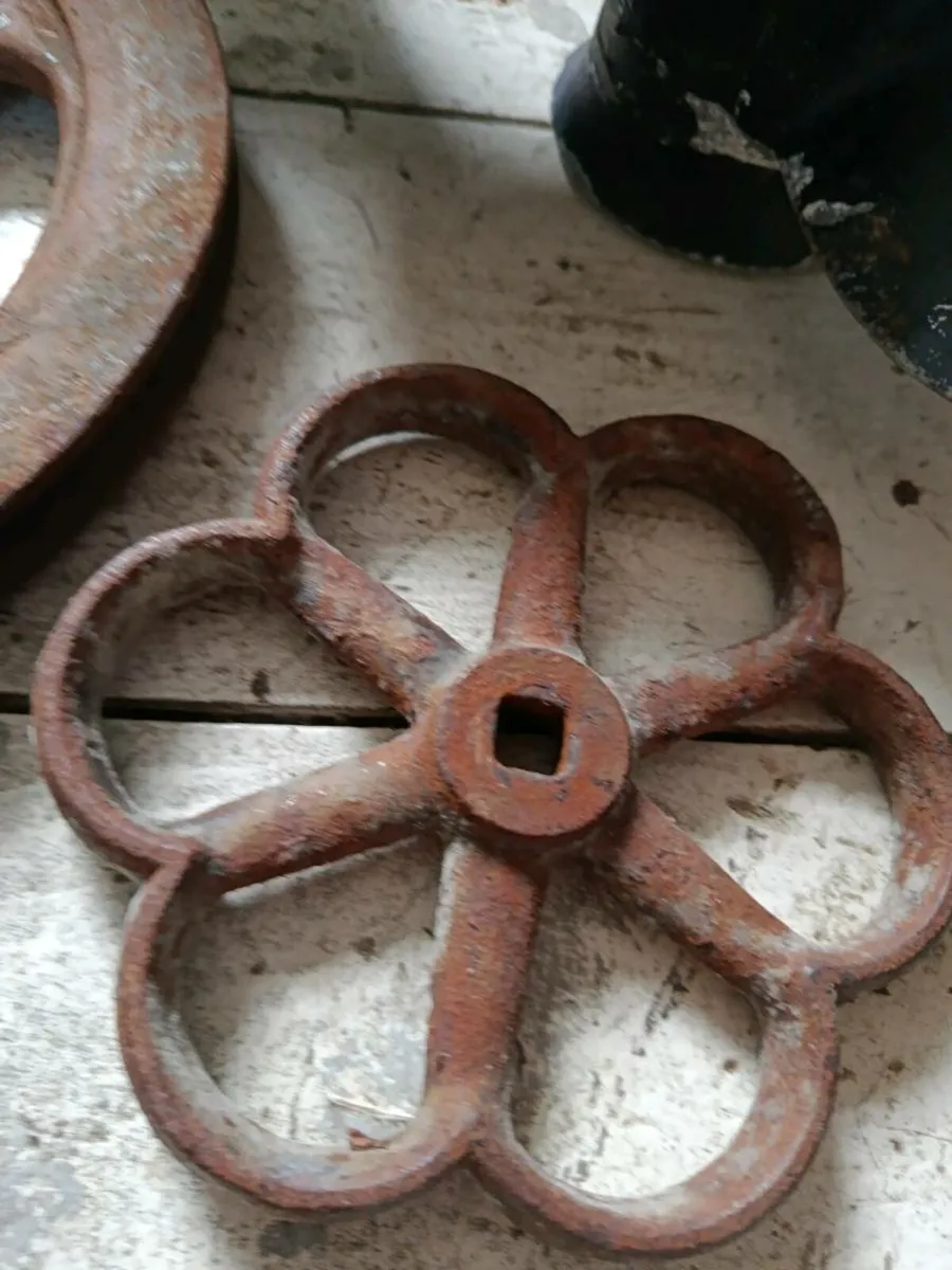 Rusty gold interesting & unique - Image 3