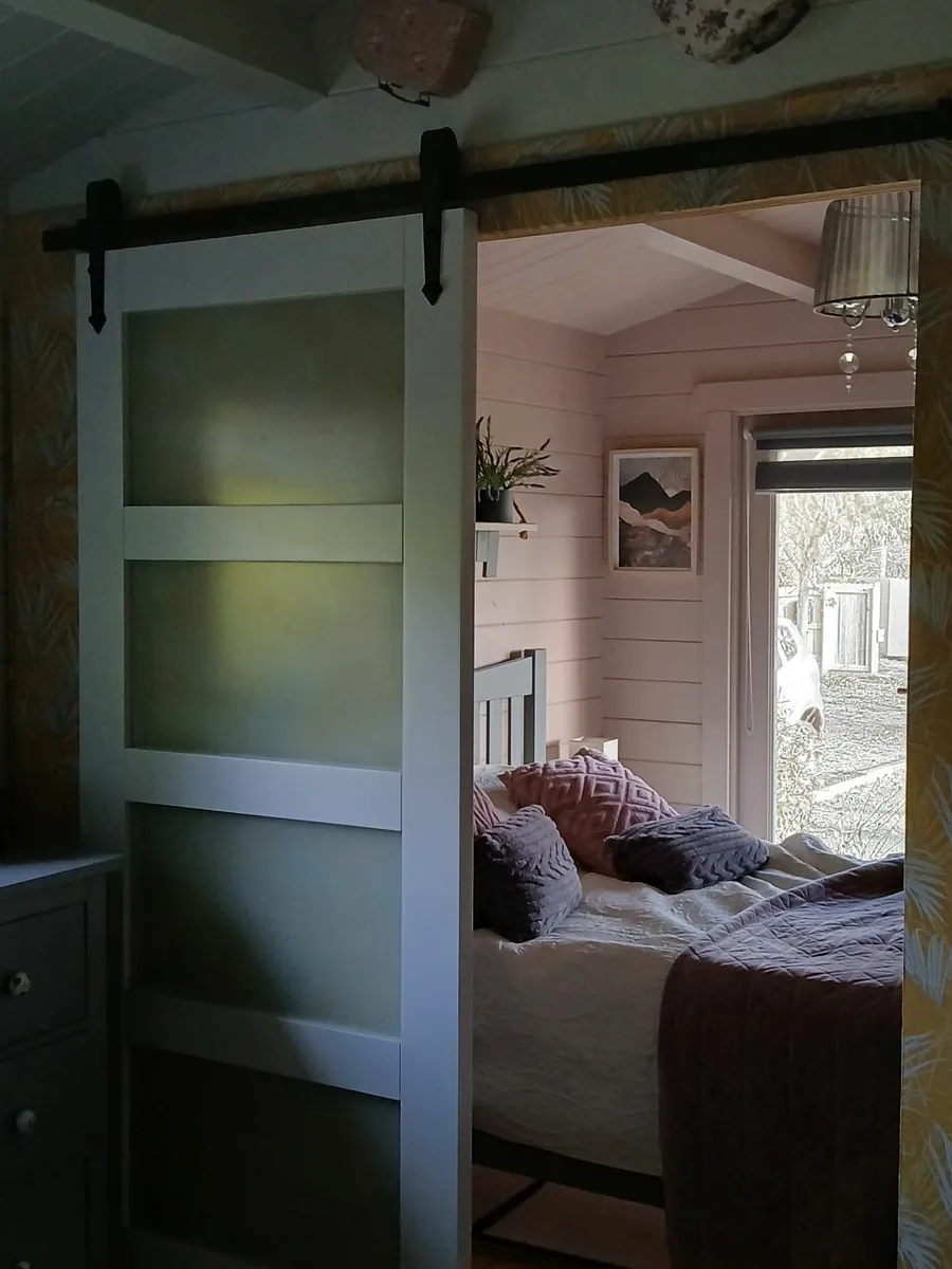 Sliding door rail and door - Image 1