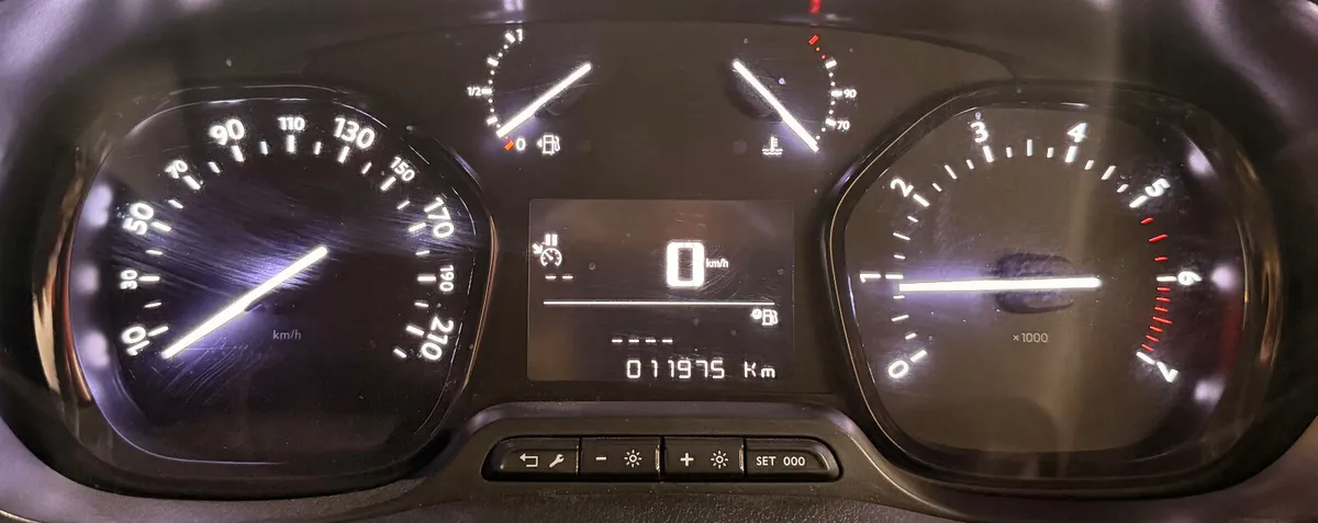 2022 Opel Vivaro Only 11,000Km LWB - Image 3