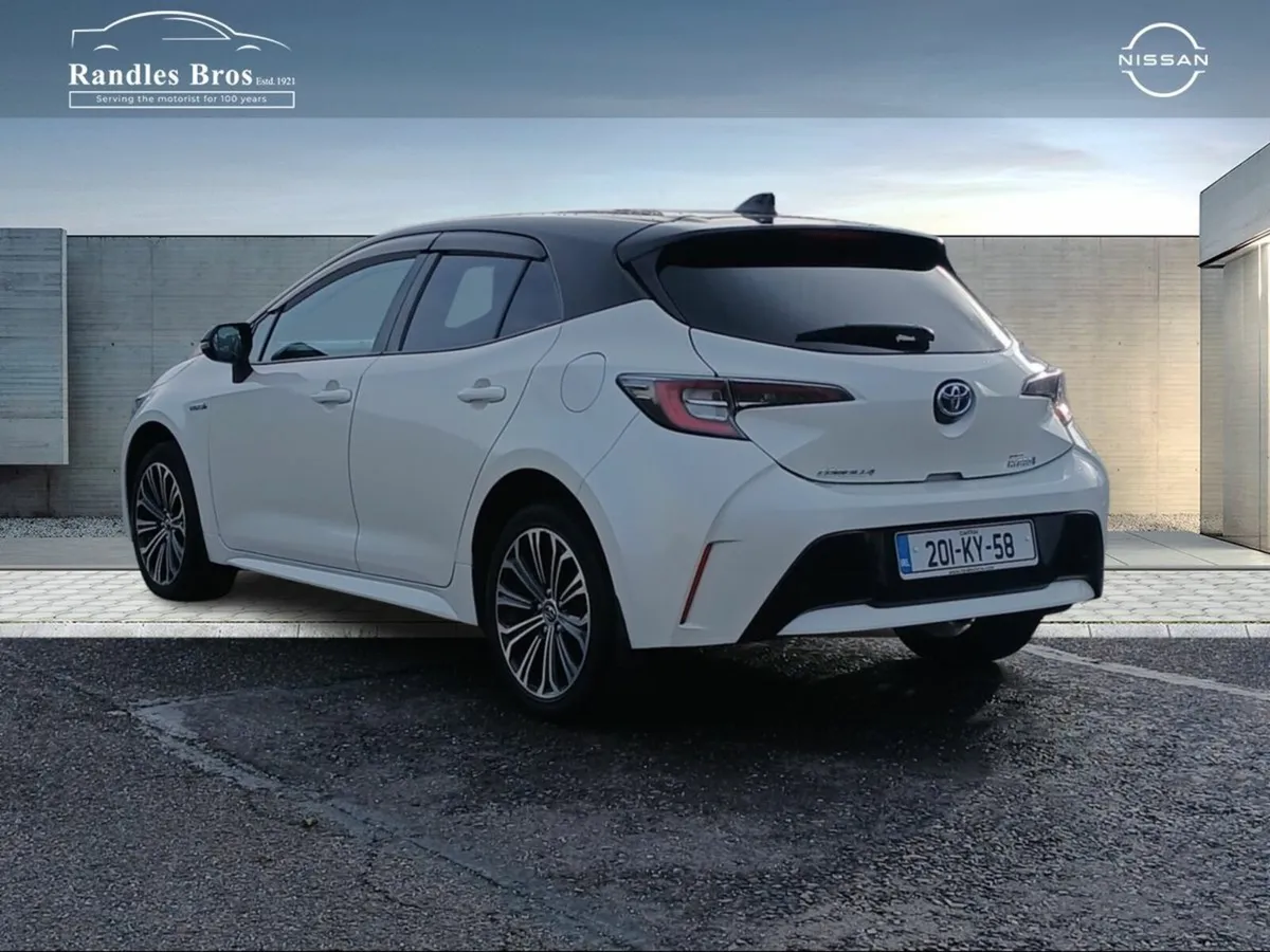 Toyota Corolla 1.8 Hybrid Luna Sport Hatchback - Image 4