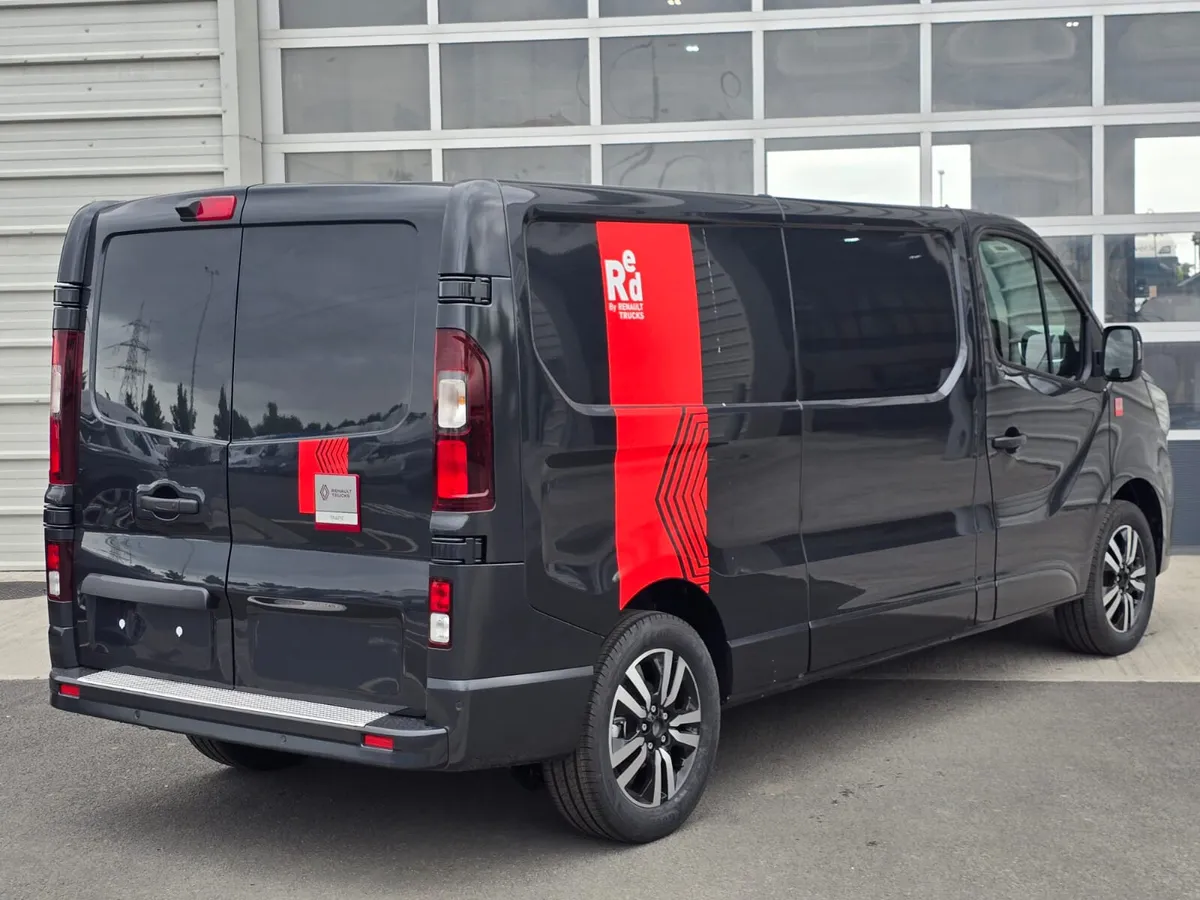 Renault Trafic Exclusive 170BHP Manual Grey - Image 3