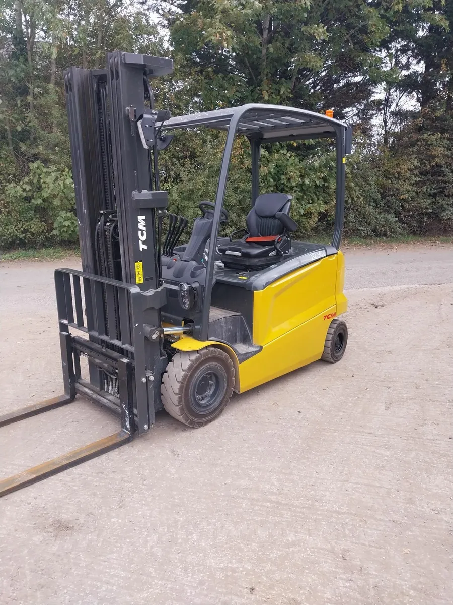 TCM Electric Forklift 2500kg - Image 1