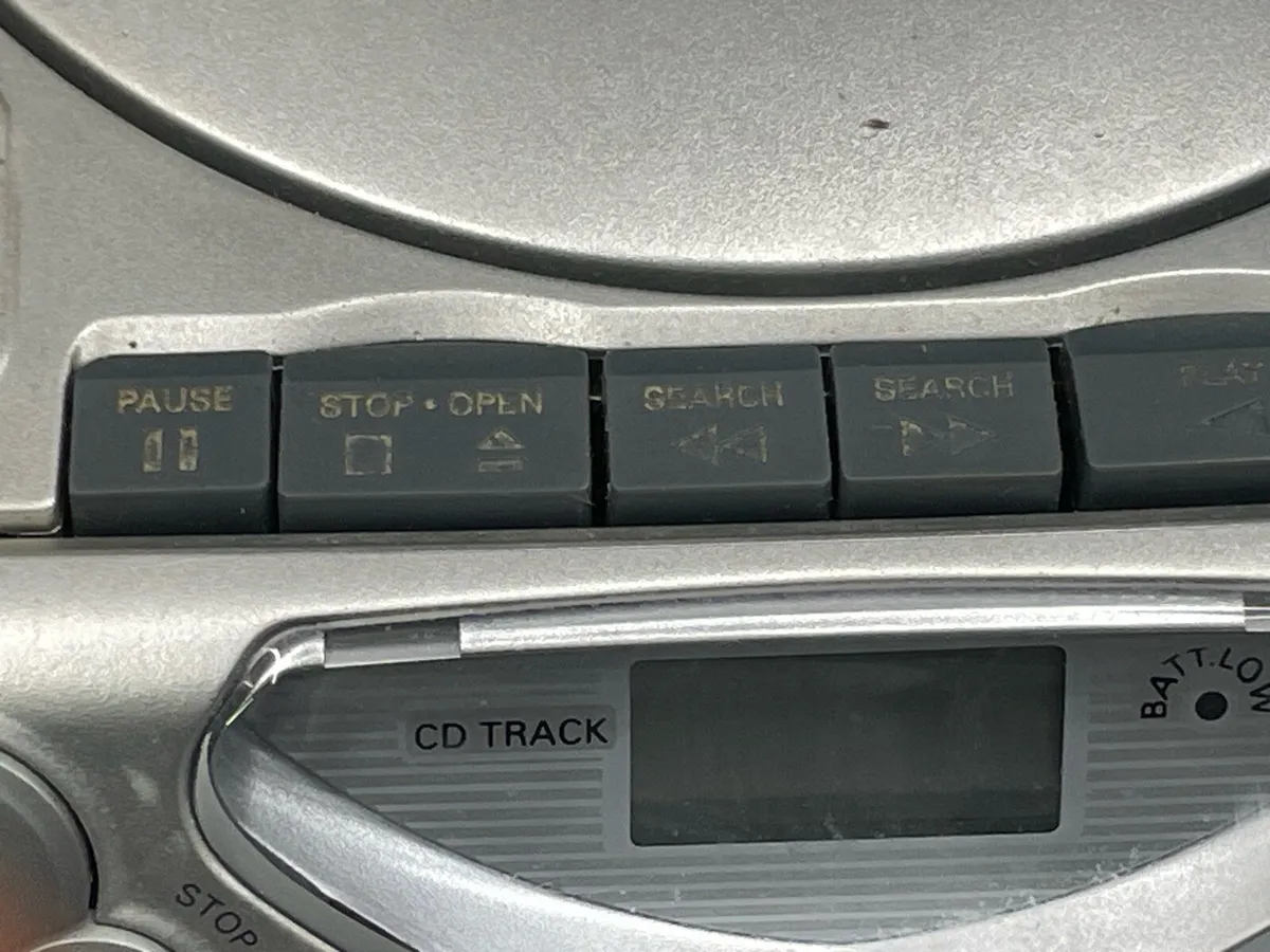 Philipe’s cd stereo - Image 4