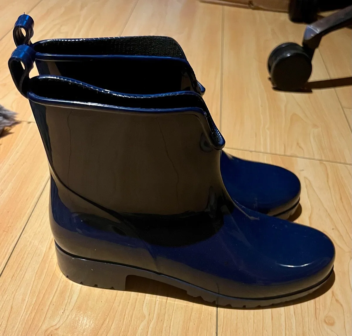 rain boots. - Image 4