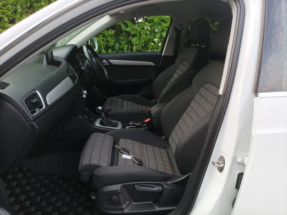 Audi Q3 Sport 1.4 Automatic, 2017 - Image 2