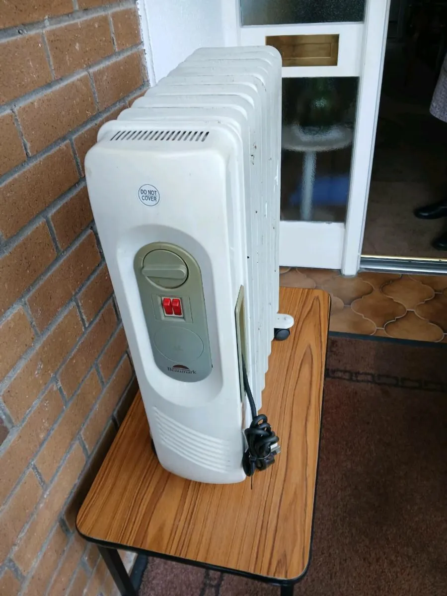 8 fin oil filled radiator. - Image 1