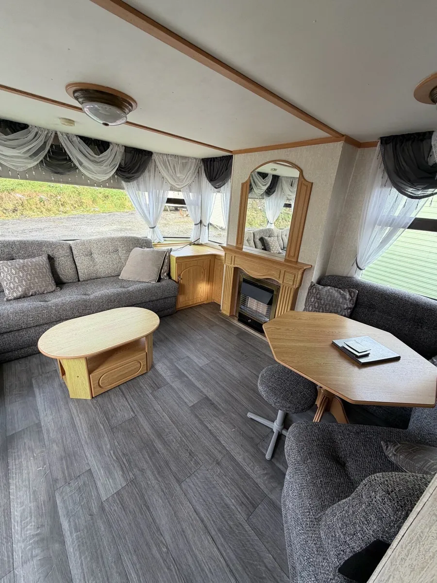 35 x 12 / 3 Bed Carnaby Crown - Image 2