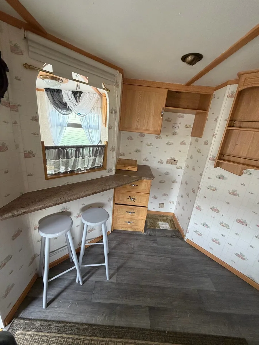 35 x 12 / 3 Bed Carnaby Crown - Image 4