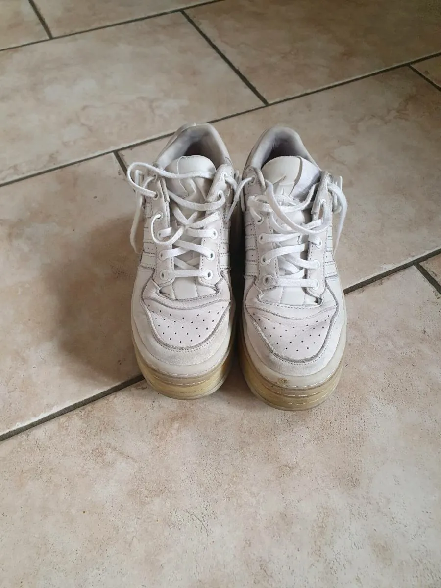 Size UK 6.5 Adidas Runners - Image 1