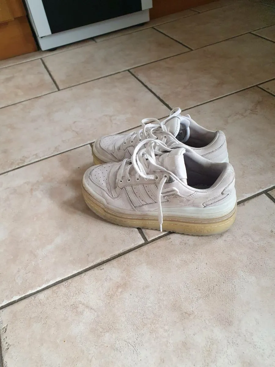 Size UK 6.5 Adidas Runners - Image 3