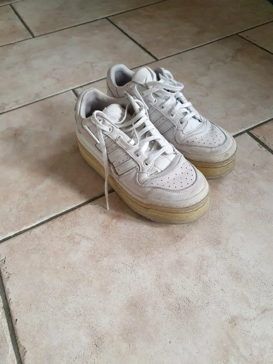 Size UK 6.5 Adidas Runners - Image 4