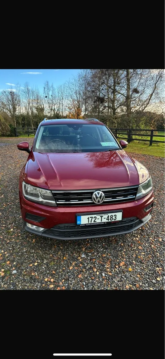 2017 Volkswagen Tiguan -low km- - Image 1