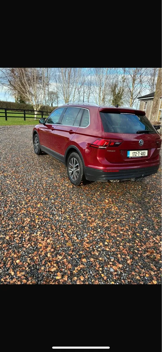 2017 Volkswagen Tiguan -low km- - Image 2