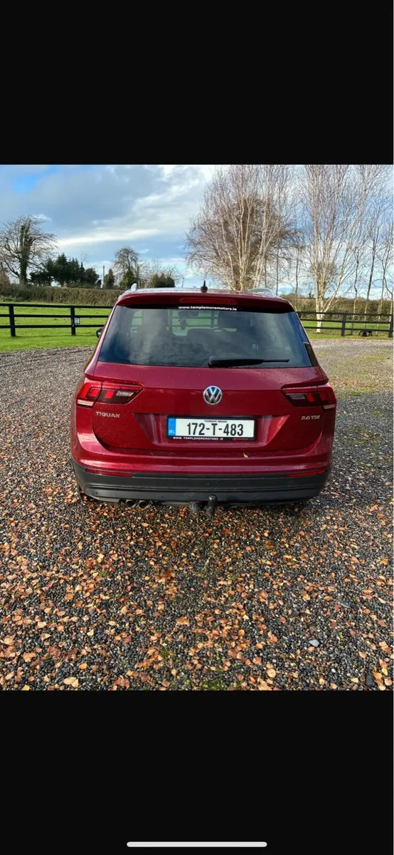 2017 Volkswagen Tiguan -low km- - Image 3