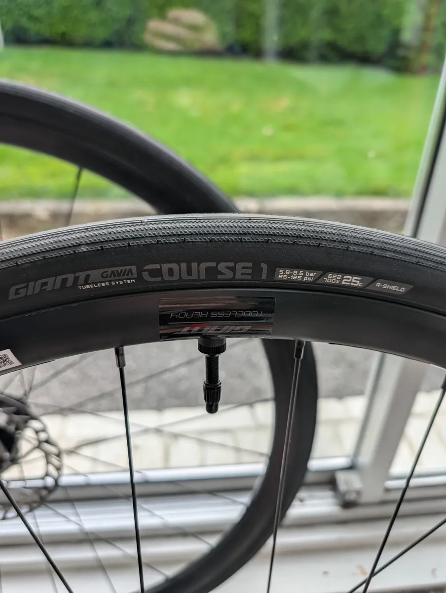 Giant PR2 wheelset with new Shimano 105 12 speed - Image 2