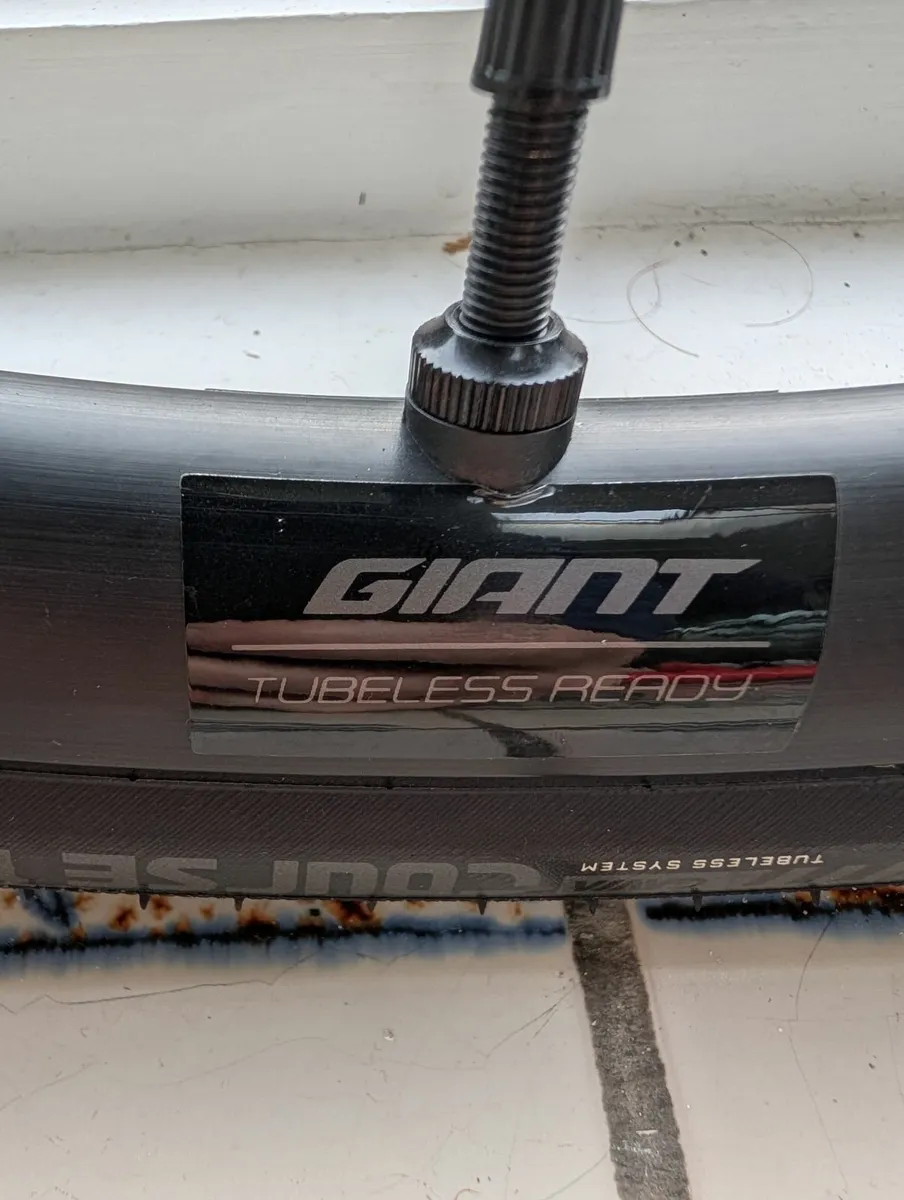 Giant PR2 wheelset with new Shimano 105 12 speed - Image 4