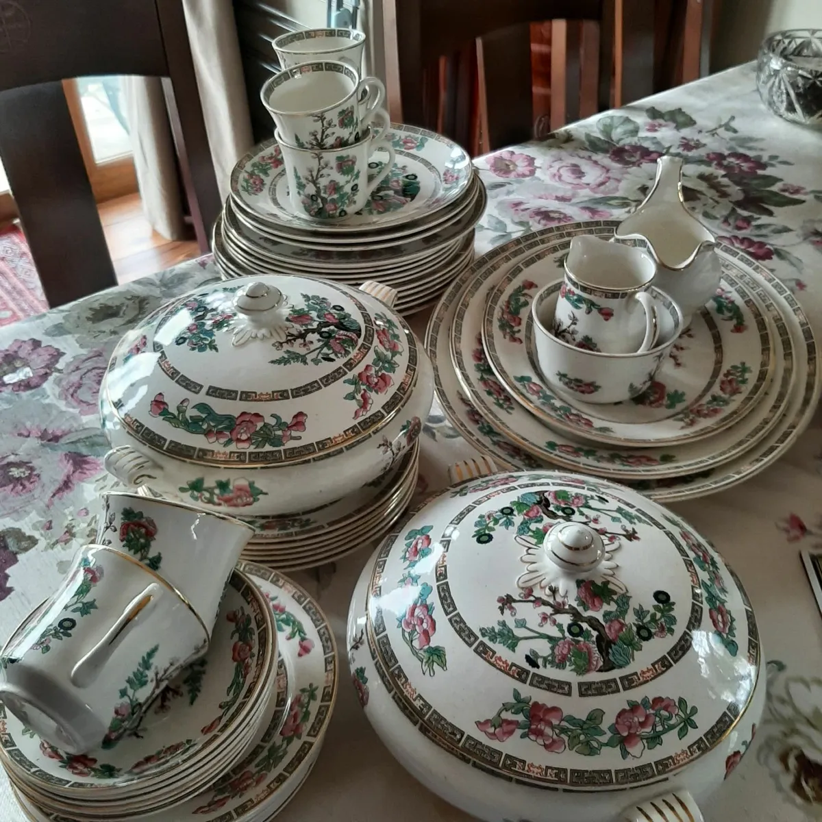 Arklow 45 piece dinner and tea service - Image 1