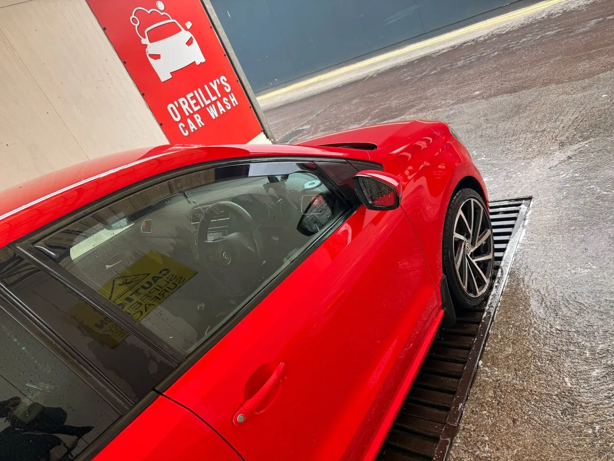 131 Volkswagen Polo - Image 4