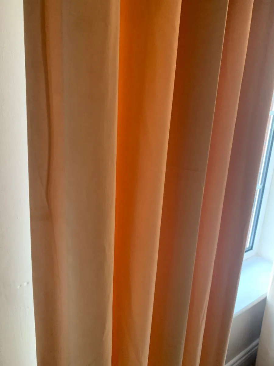 2 pair gold curtains - Image 1
