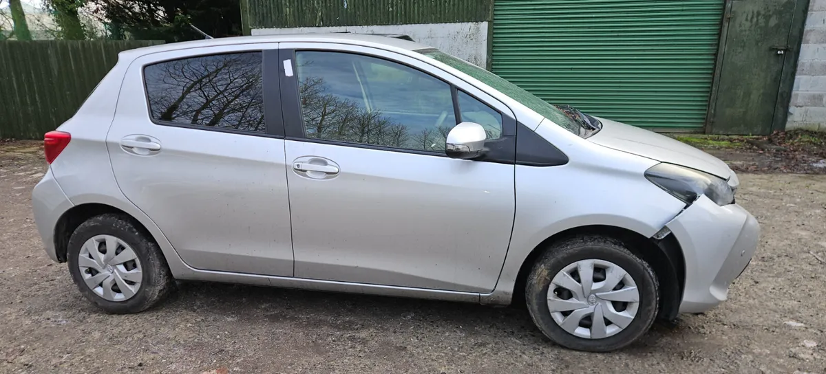Toyota vitz 2015 1ltr petrol Auto 102km - Image 1