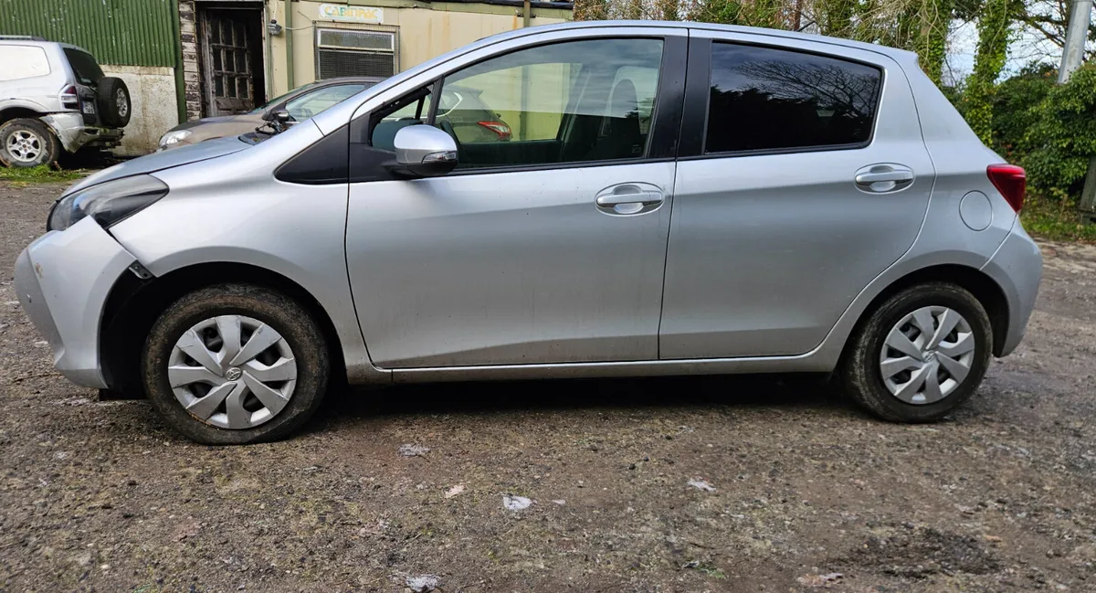 Toyota vitz 2015 1ltr petrol Auto 102km - Image 4
