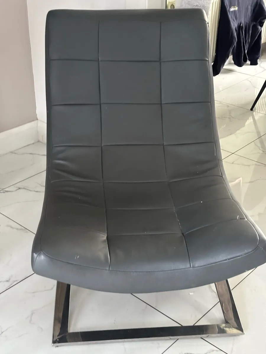 Living room chair - Image 1