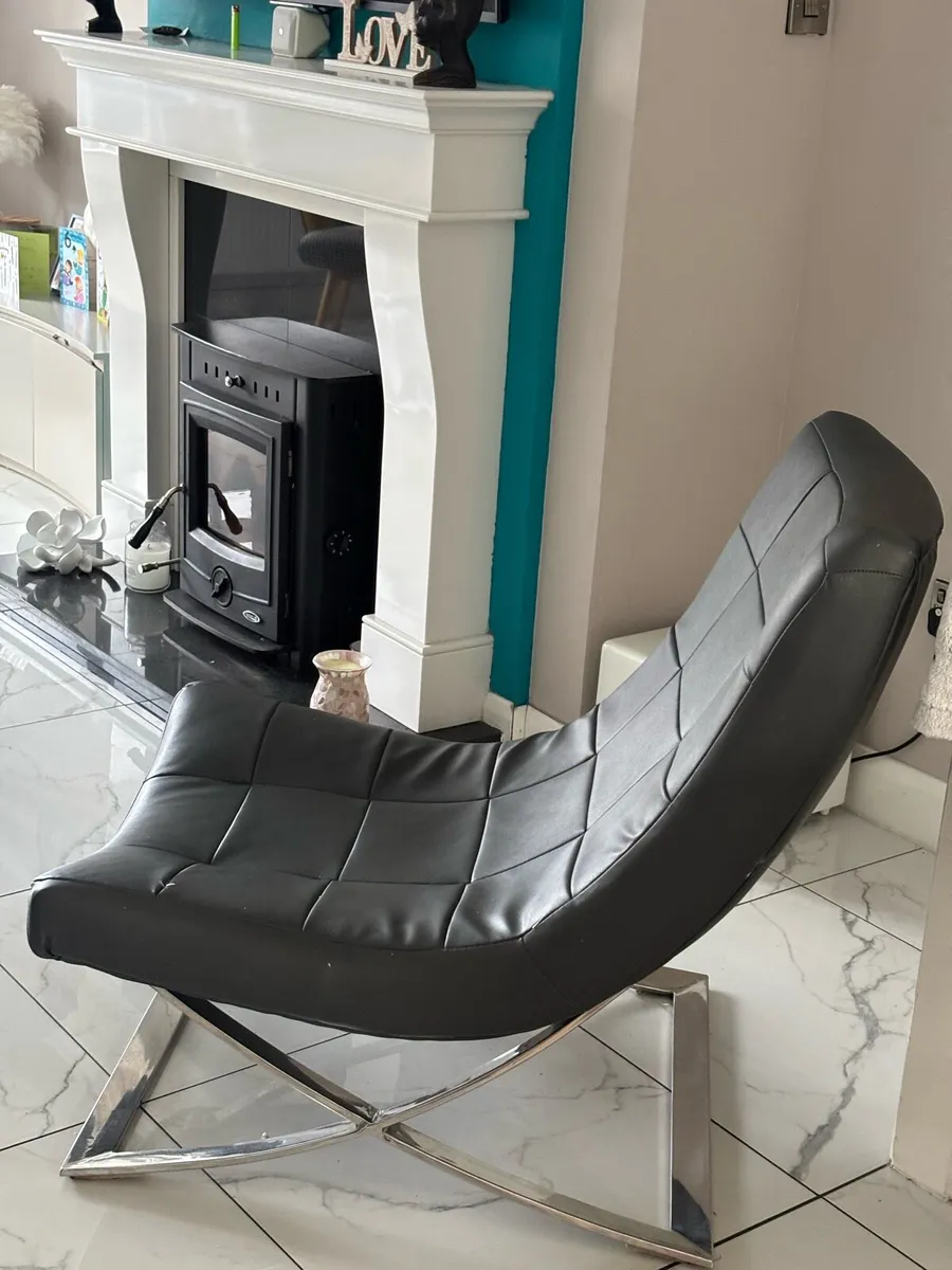 Living room chair - Image 2