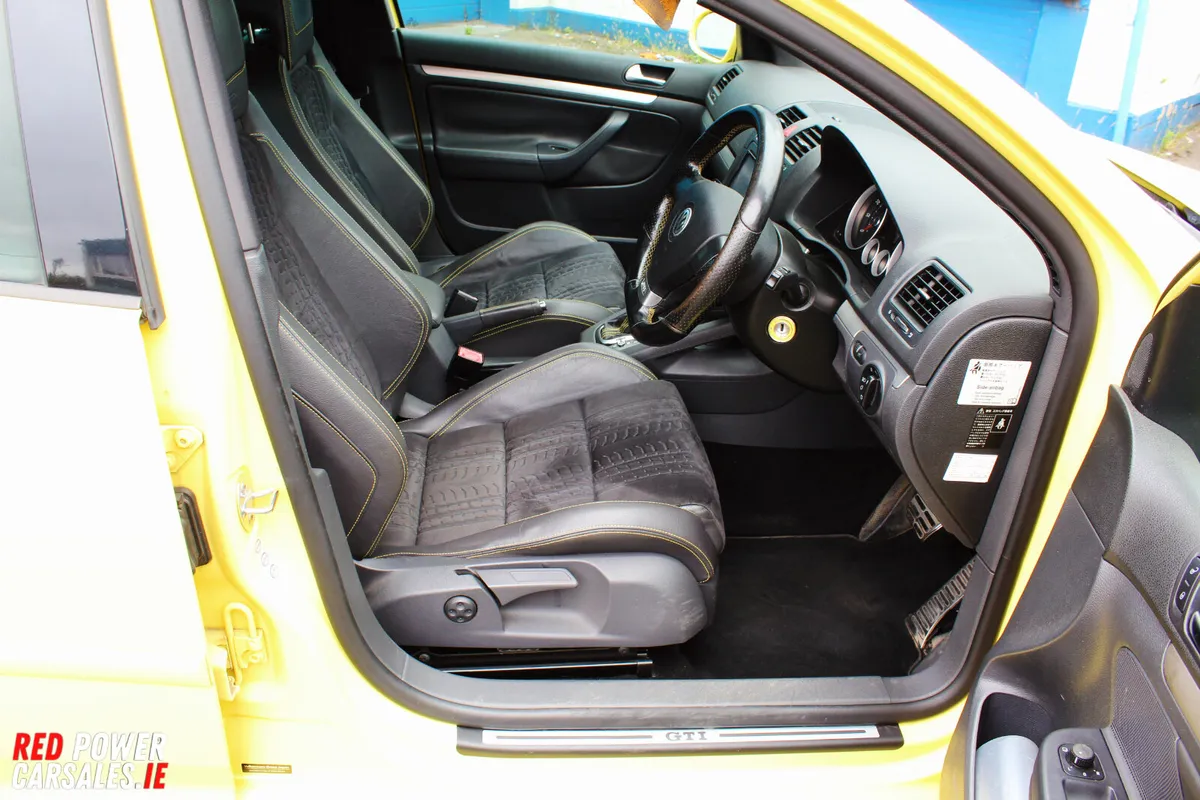 Volkswagen Golf Pirelli ED Gti. 2.0 Petrol - Image 3