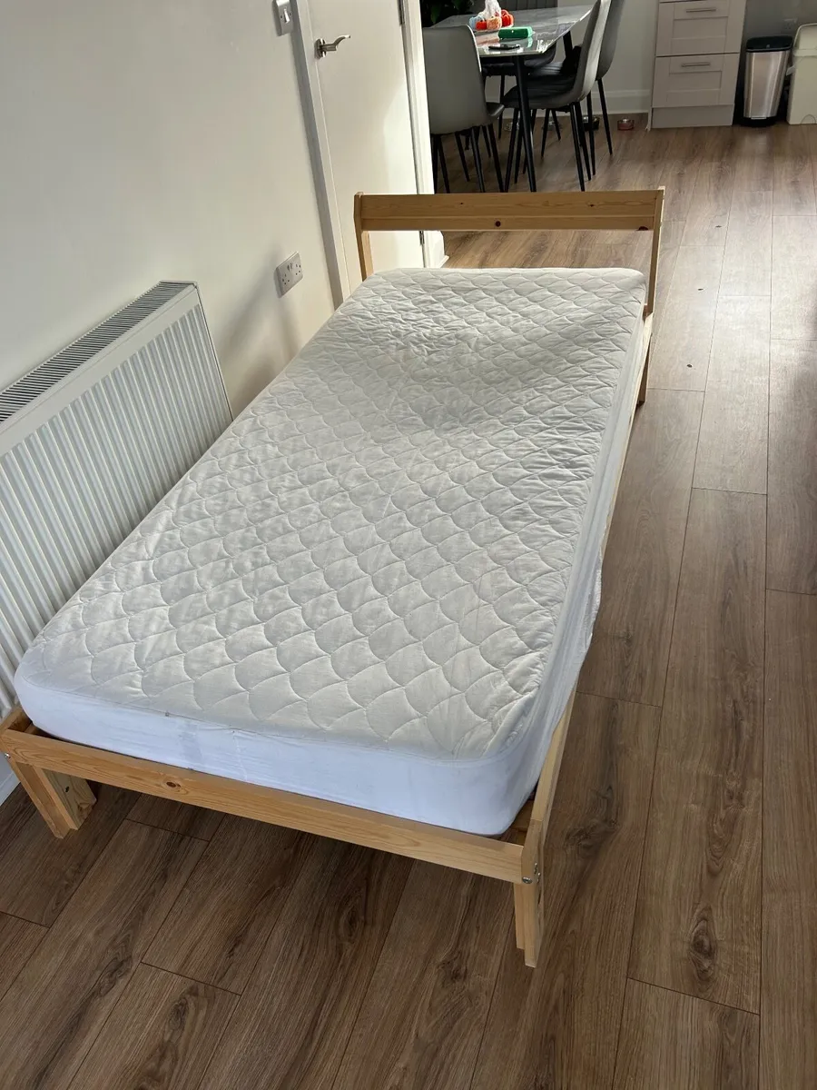 Bed with mattress for sale - Image 1