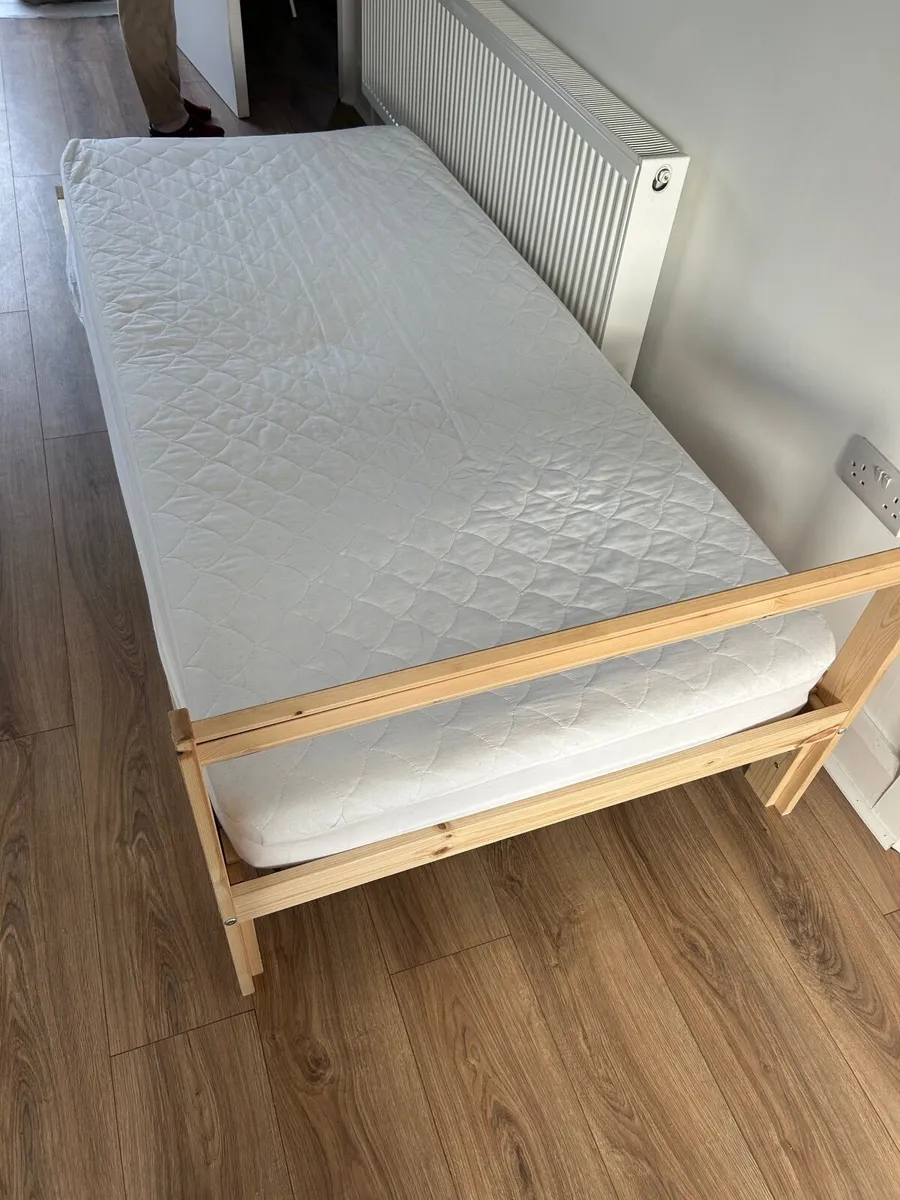 Bed with mattress for sale - Image 3