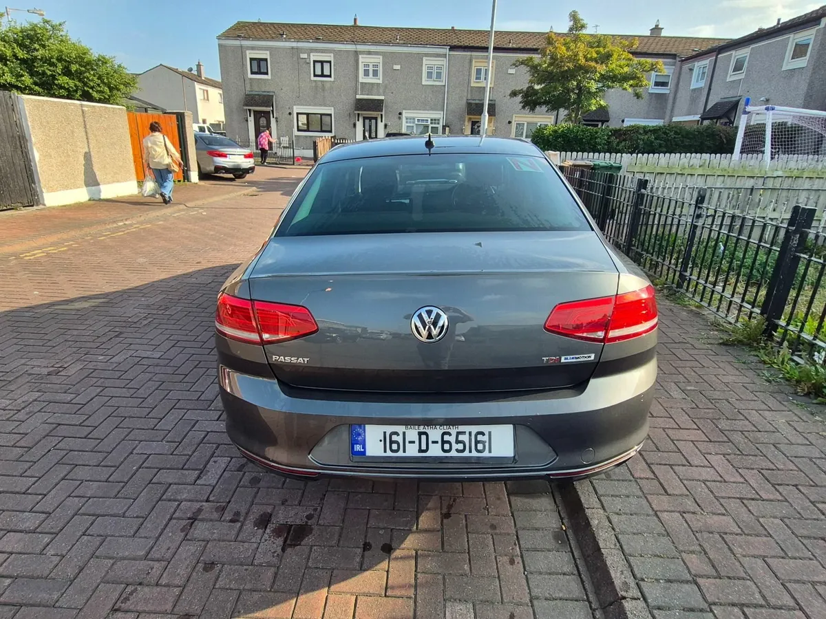 Volkswagen Passat 2016 - Image 2