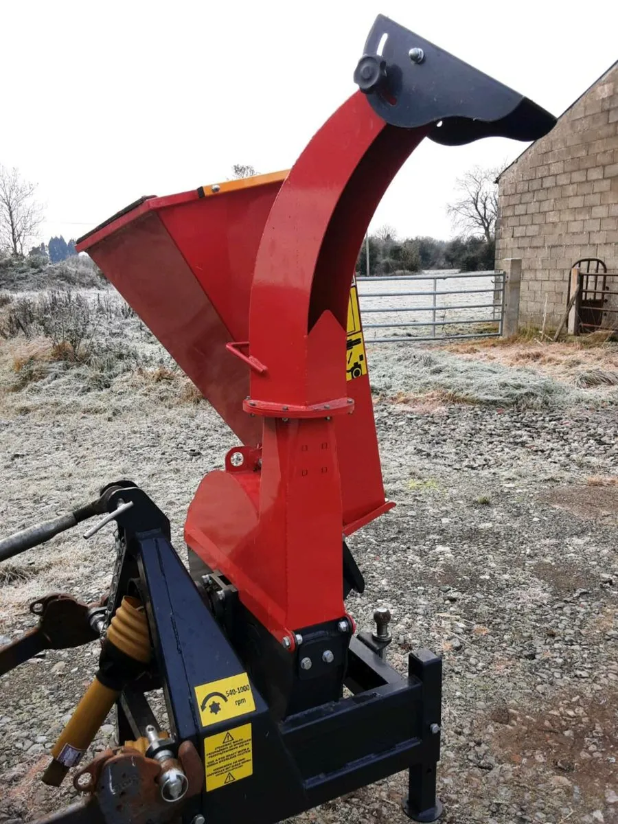 WOOD CHIPPER & CEMENT MIXER - Image 1