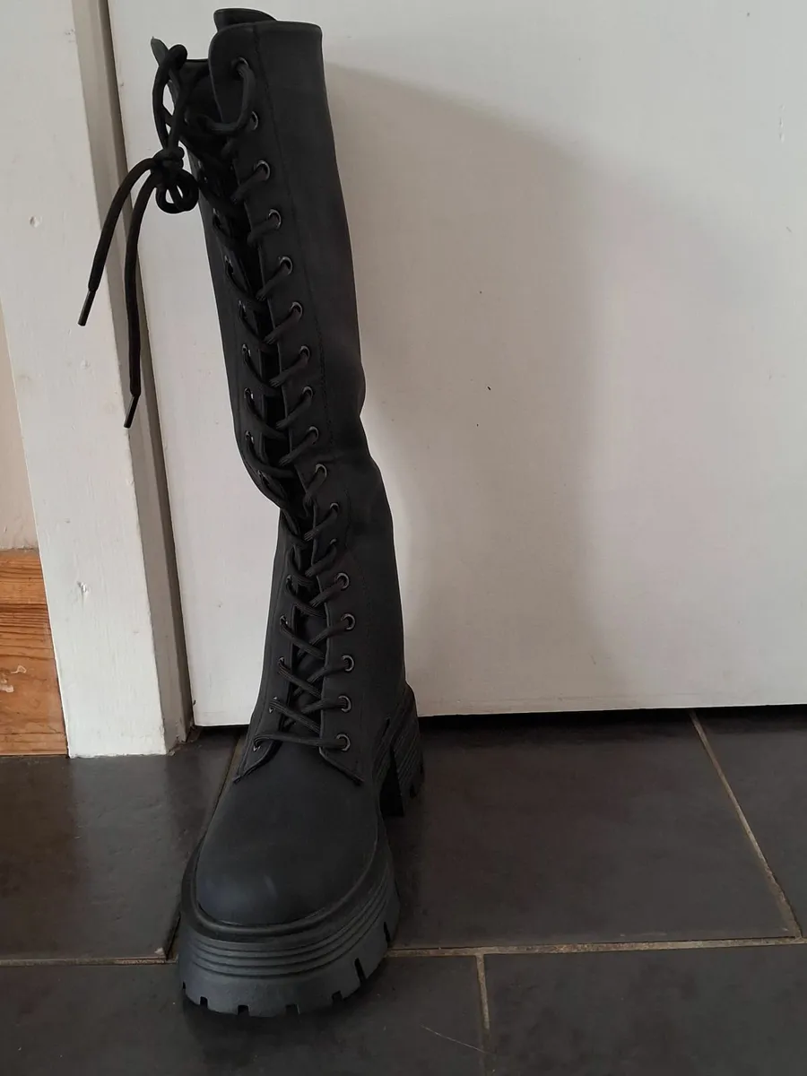 Boots - Image 2