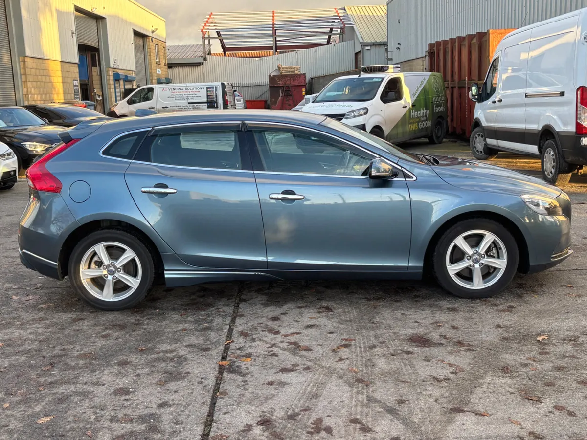 2014 VOLVO V40 1.6 T4 5DR AUTO FULLY LOADED - Image 3