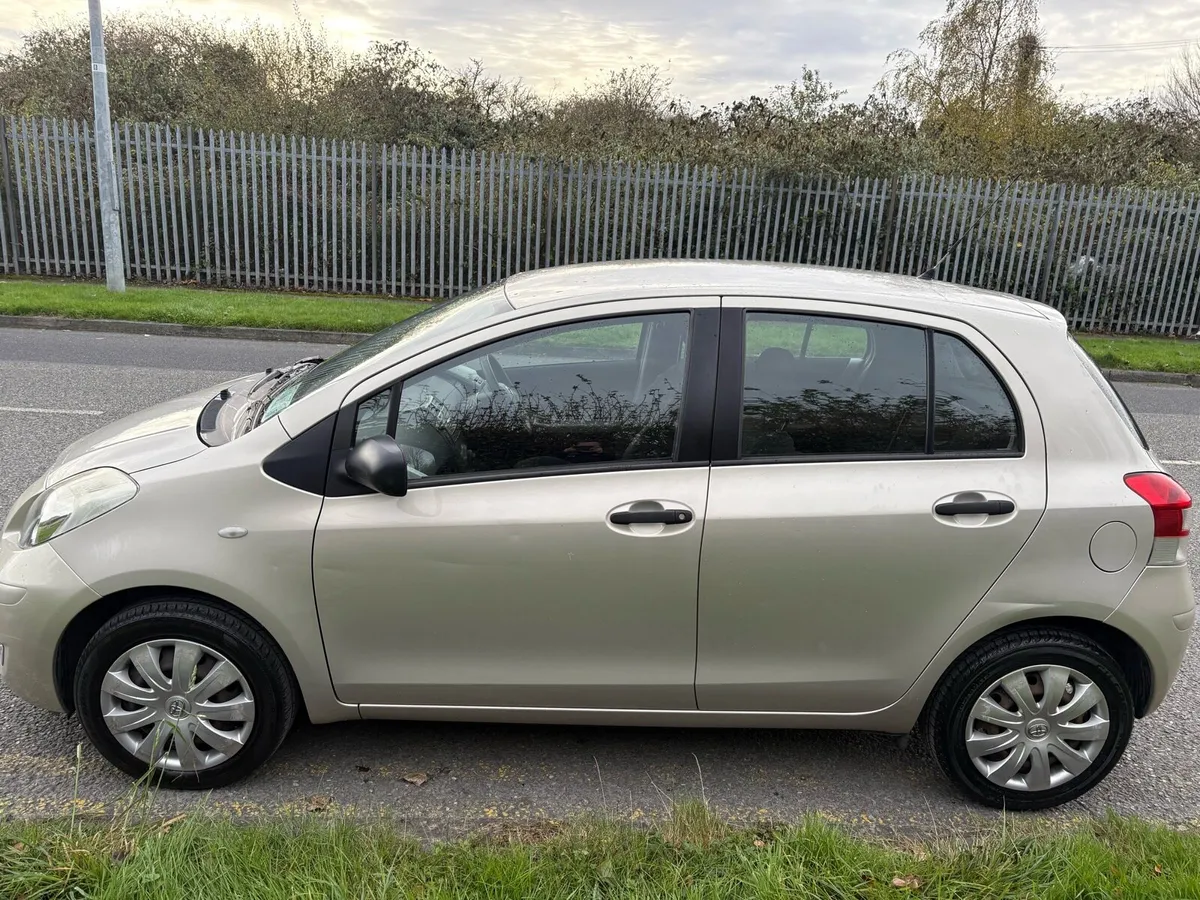 Toyota Yaris low km new Nct and tax - Image 4