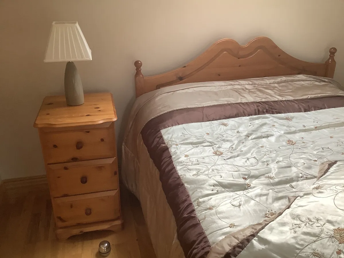 Bedroom furniture - Image 1