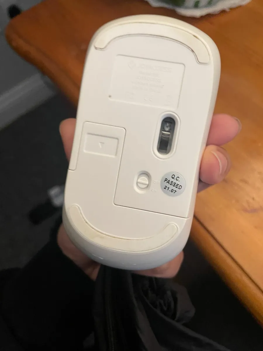 Battery powered mouse (AA) and bluetooth keyboard - Image 2