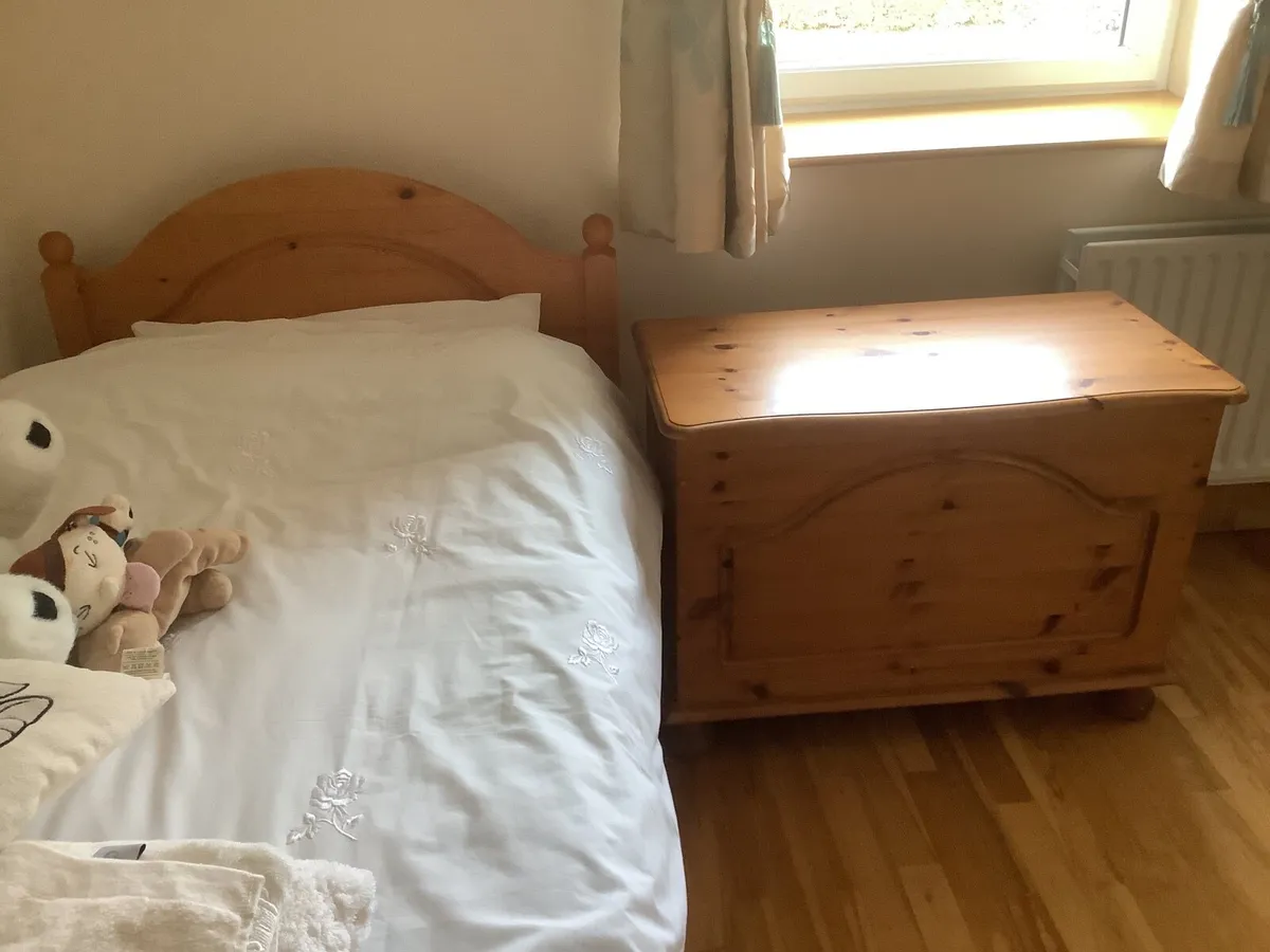 Bedroom furniture - Image 2