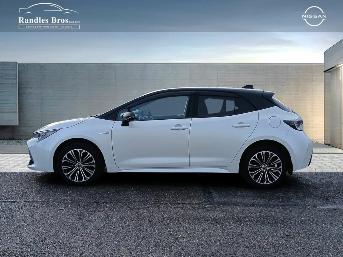Toyota Corolla 1.8 Hybrid Luna Sport Hatchback - Image 4