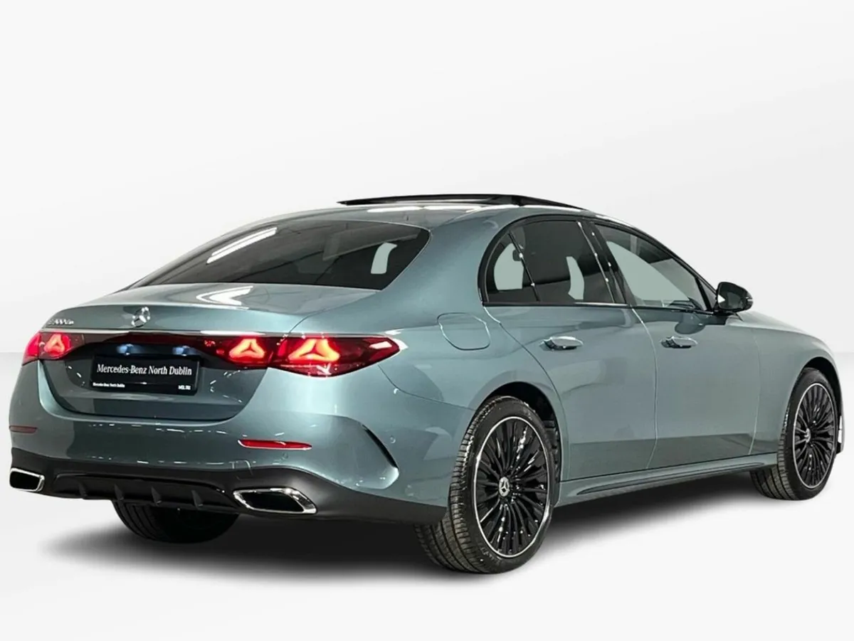 Mercedes-Benz E-Class 300de AMG - HUGE SPEC - 20 I - Image 4